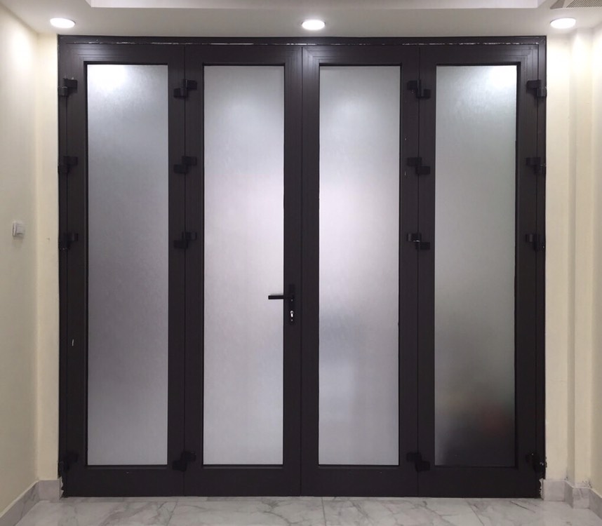 Cửa đi mở quay 4 cánh - Bản lề 3D- Kính Mờ