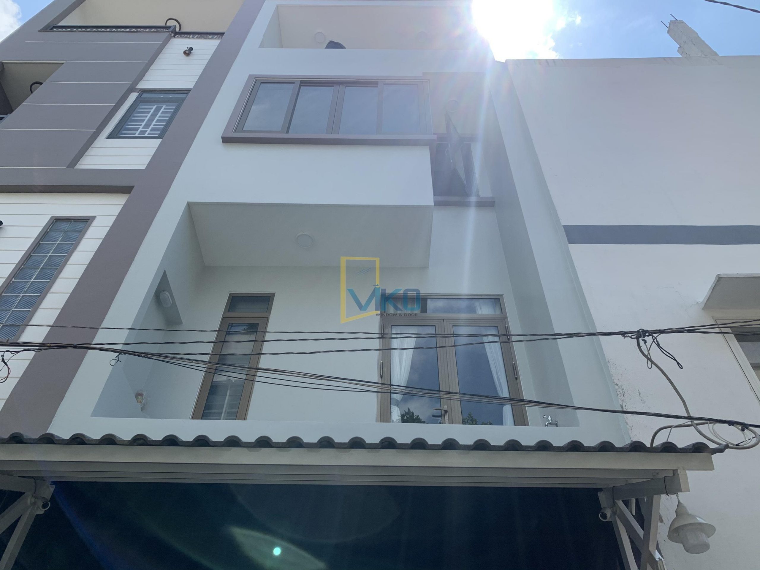 Toàn cảnh mặt trước ngôi nhà