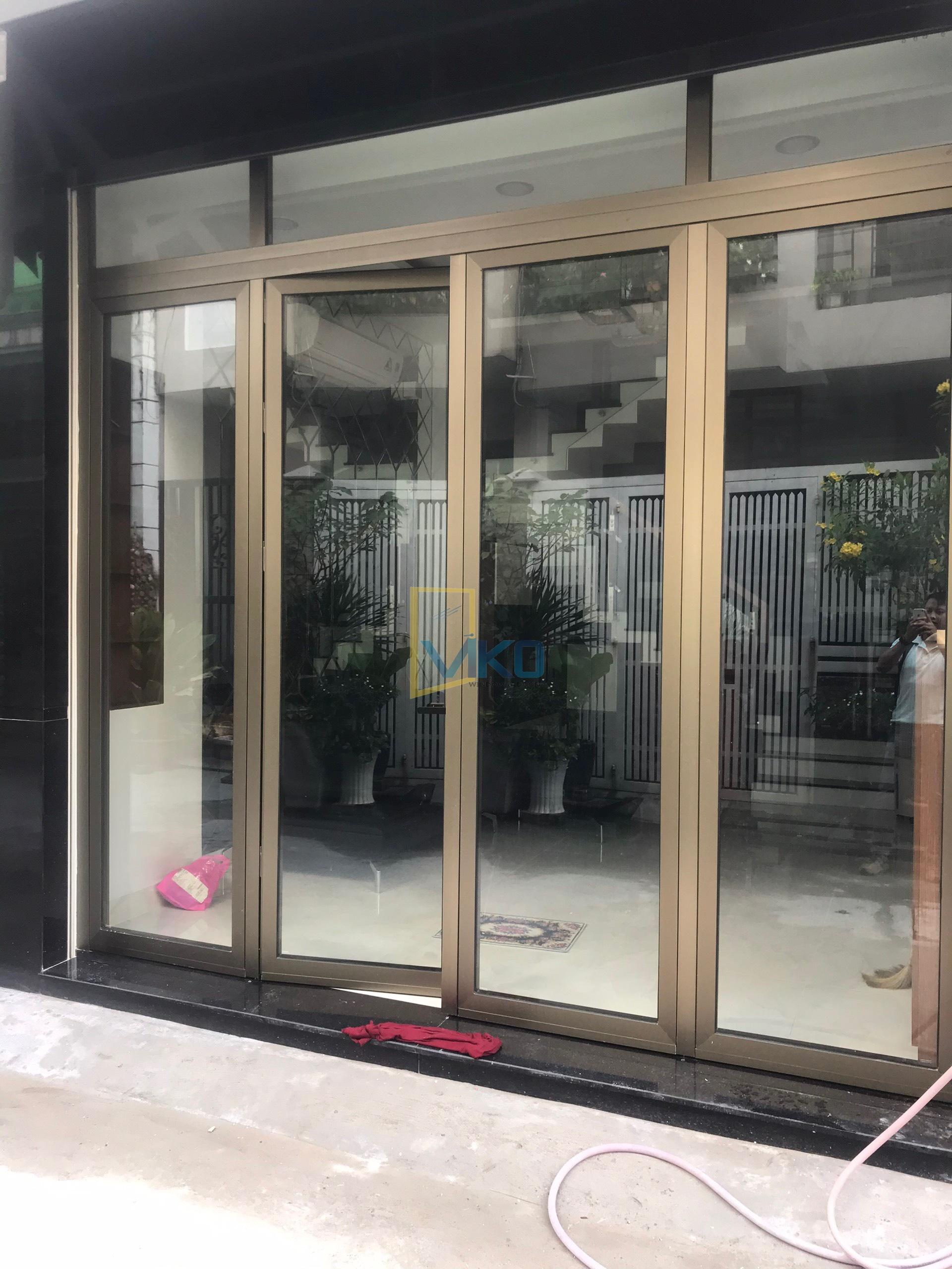 Cửa đi 4 cánh