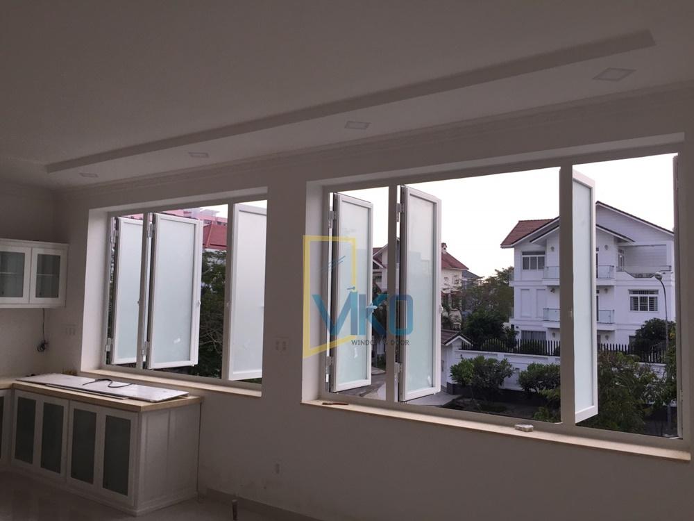 Hệ thống cửa hàng cửa sổ mở quay - cửa nhôm xingafa màu trắng