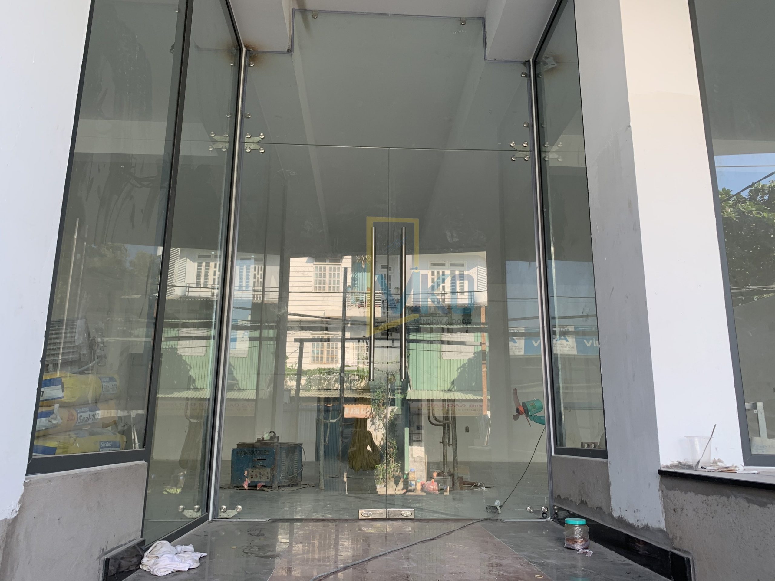 Cửa bản lề sàn 2 cánh Cửa bản lề sàn 2 cánh