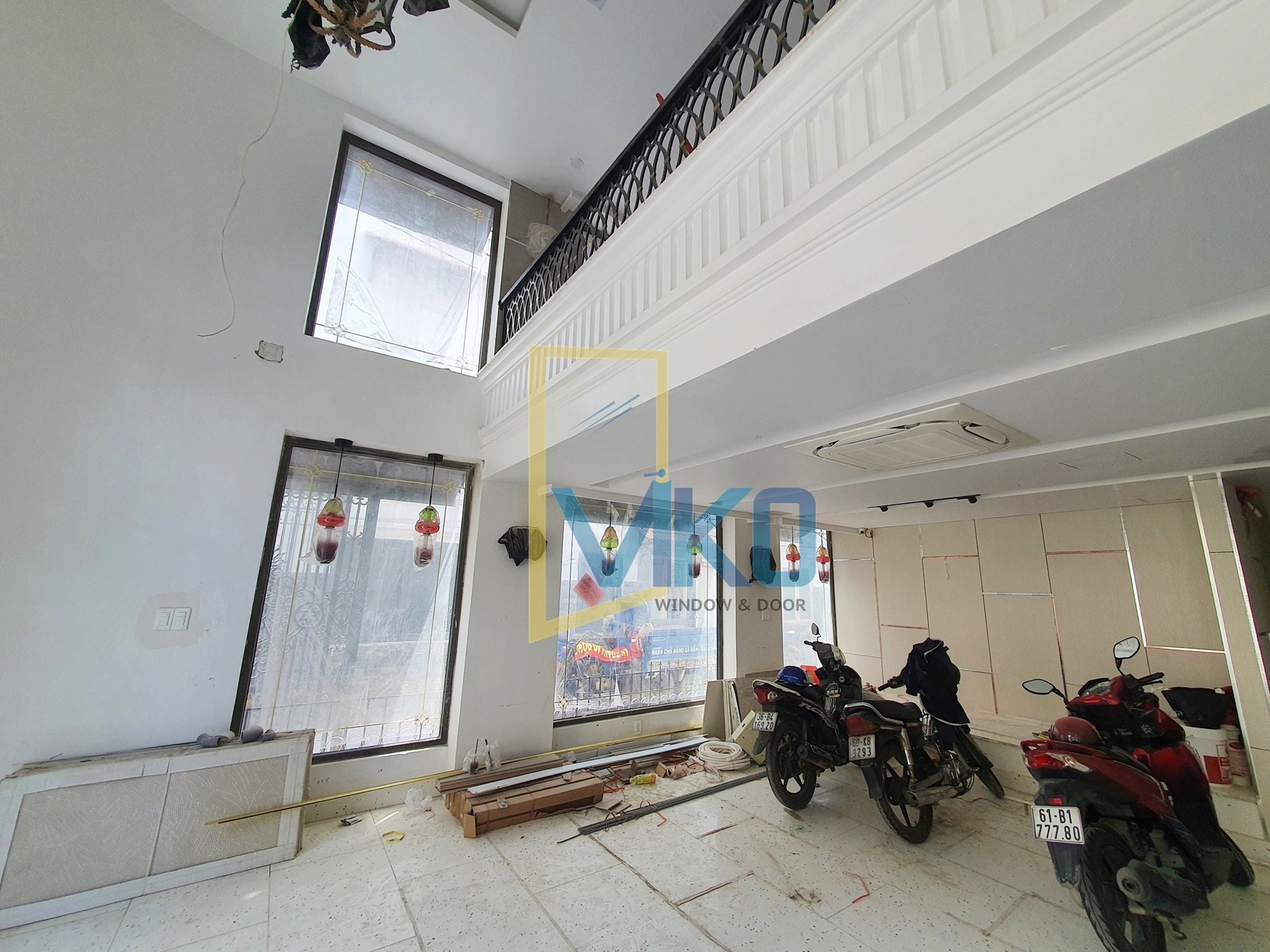 Vách kính cố định + nan hoa đồng