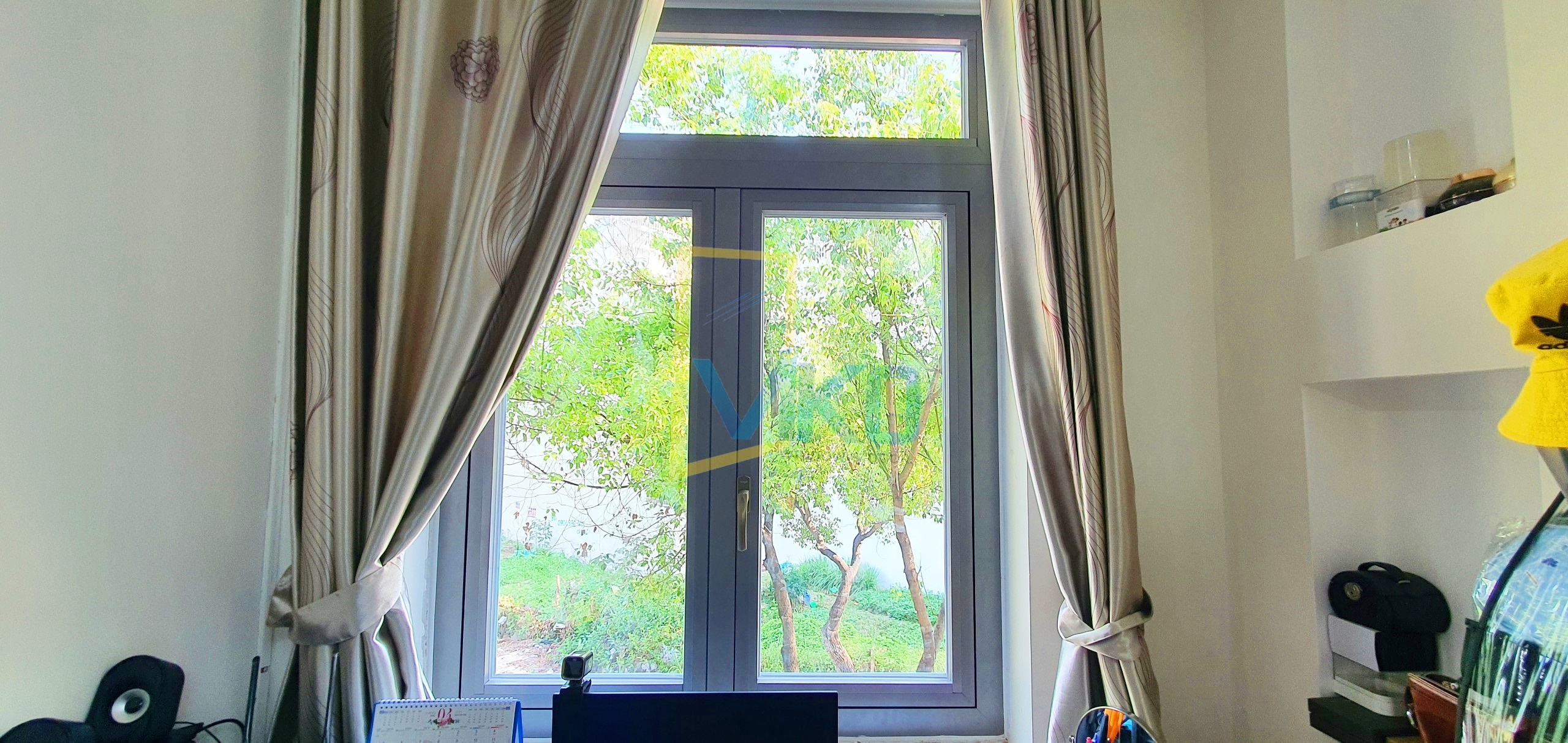 Cửa sổ mở quay 2 cánh