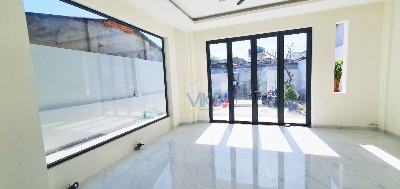 Cửa Đi Mở 4 Cánh + Vách Kính Lấy Sáng Cửa Đi Mở 4 Cánh + Vách Kính Lấy Sáng