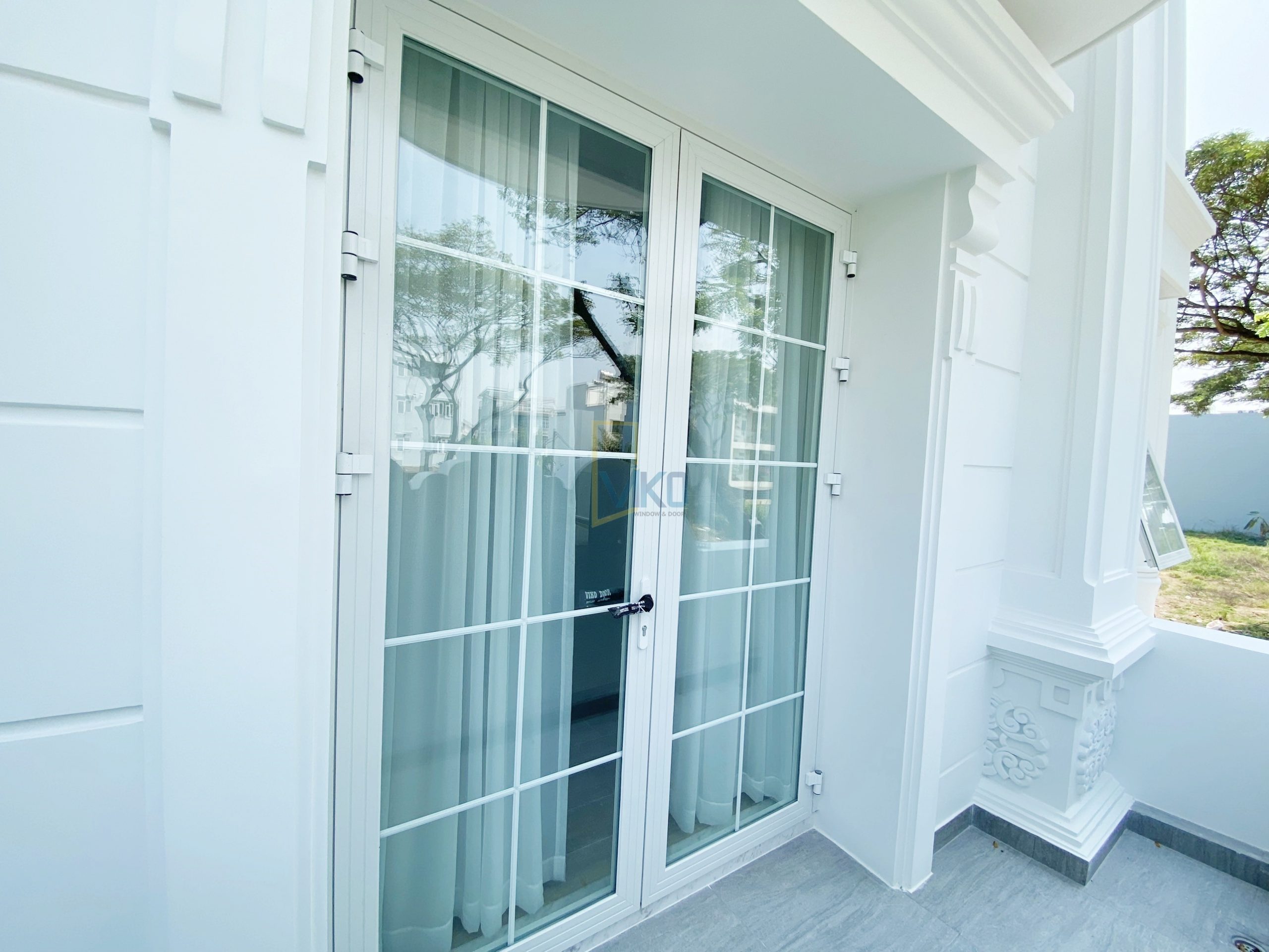 Cửa Đi Mở Quay 2 Cánh - Kính Ghép Hộp Chia Nan Kính Cửa Đi Mở Quay 2 Cánh - Kính Ghép Hộp Chia Nan Kính