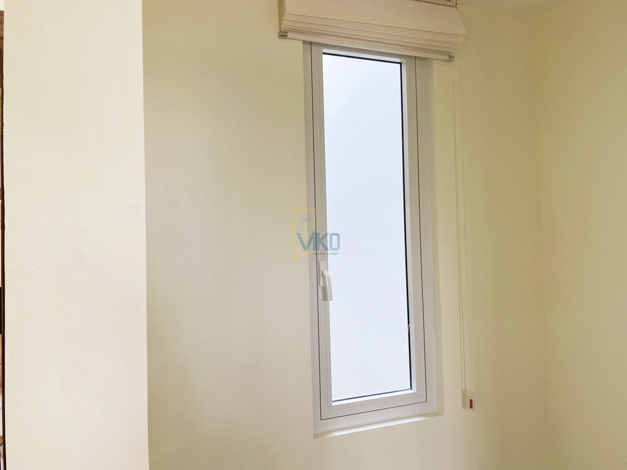 Cửa Mở Quay 1 Cánh - Kính ghép an toàn Cửa Mở Quay 1 Cánh - Kính ghép an toàn