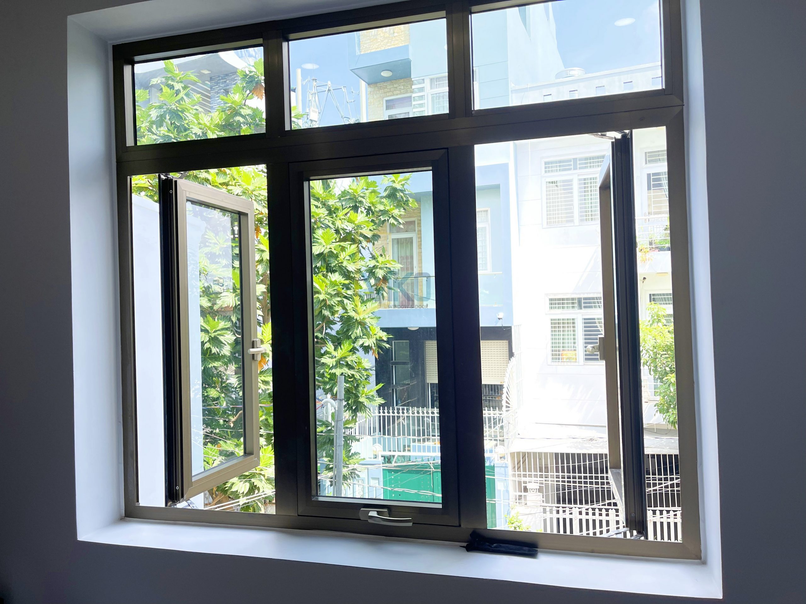 Cửa Sổ Hất 3 Cánh Cửa Sổ Hất 3 Cánh